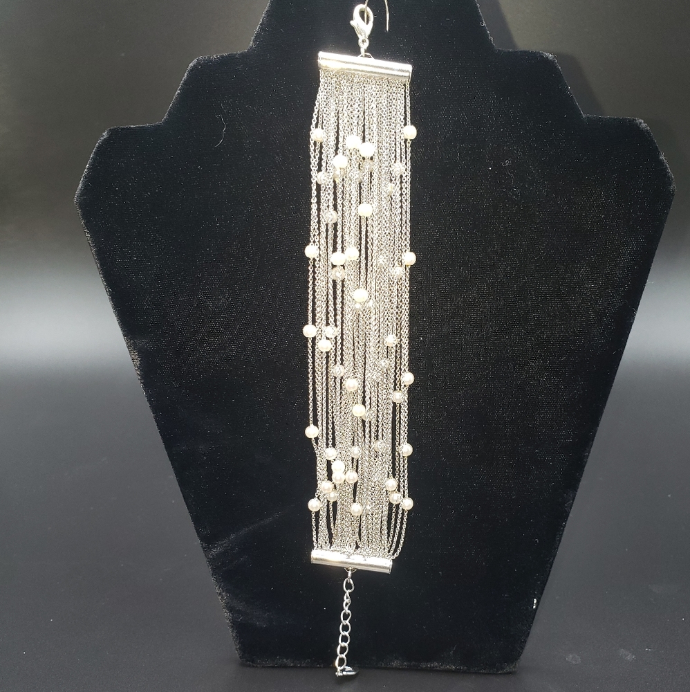 Silver and pearl bracelet